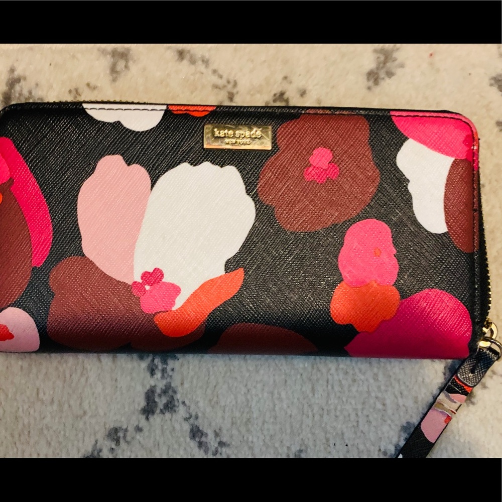 Kate Spade Leather ZIP Wallet